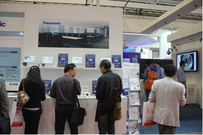 攜手共創(chuàng)智慧課堂新體驗(yàn) 松下森寶數(shù)碼投影教學(xué)應(yīng)用方案亮相長(zhǎng)沙高教展